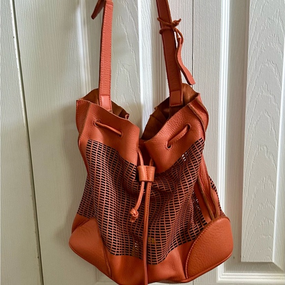 Linea Pelle soft leather bucket bag (EXCELLENT CONDITION) - Picture 4 of 7